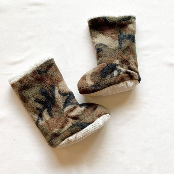 Handmade Camo Fleece Slipper Booties Size 9 - Picture 3 of 8